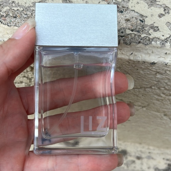 New Liz perfume - Picture 6 of 14